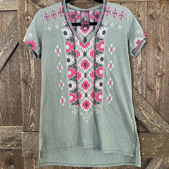 JOHNNY WAS  JWLA Embroidered vneck t-shirt - Picture 1 of 9